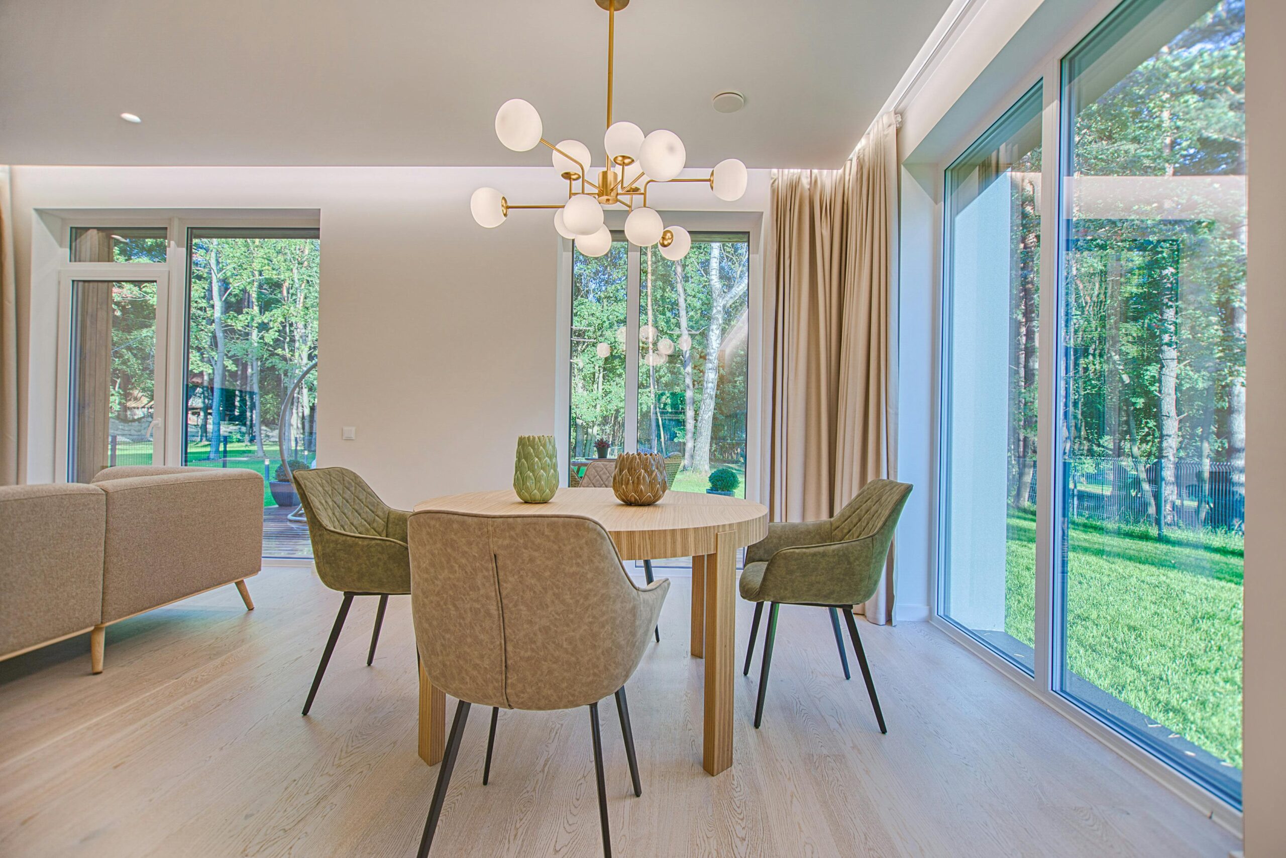 Experienced window cleaners working in Los Angeles, CA, providing clear, spotless windows for residential and commercial clients.