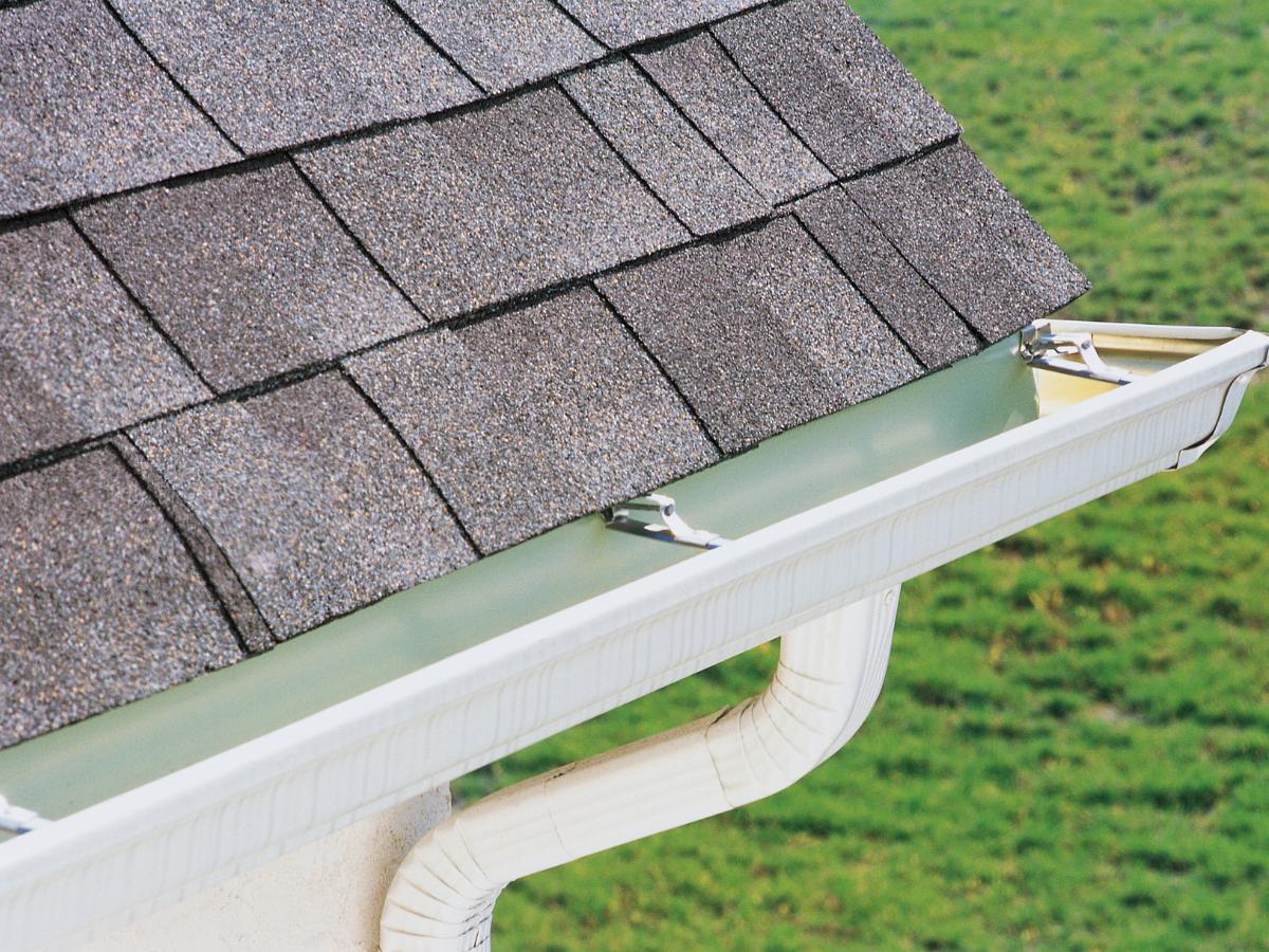 Gutter cleaning services in Agoura Hills, CA for homes with seasonal debris
